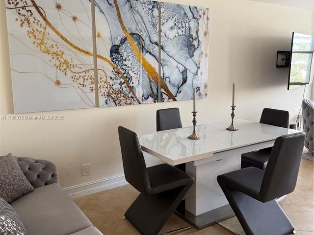 Apartment for rent  Unit #303 - photo 5990932