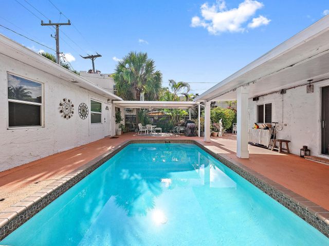 Home for sale at 328 Monroe Drive - photo 6038119