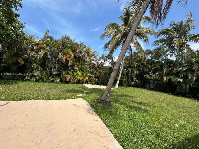 Home for sale at 1575 SW 12th Ave - photo 6112744