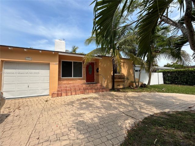 Home for sale at 1575 SW 12th Ave - photo 6112762