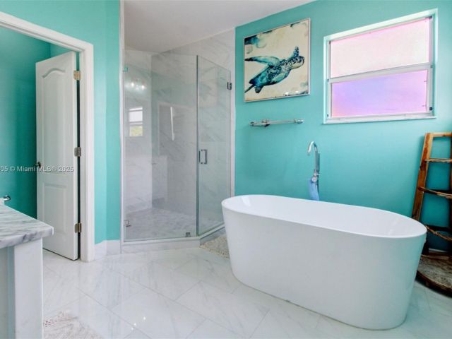 Home for sale at 1156 NE 37th Pl - photo 6036562