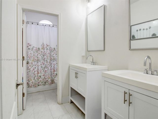 Home for sale at 1156 NE 37th Pl - photo 6036570