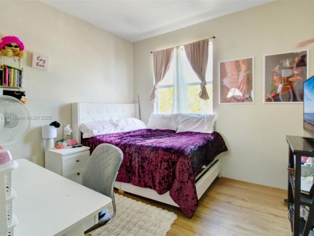 Home for sale at 1156 NE 37th Pl - photo 6036571