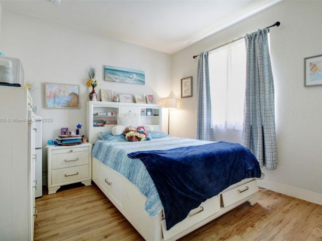 Home for sale at 1156 NE 37th Pl - photo 6036574