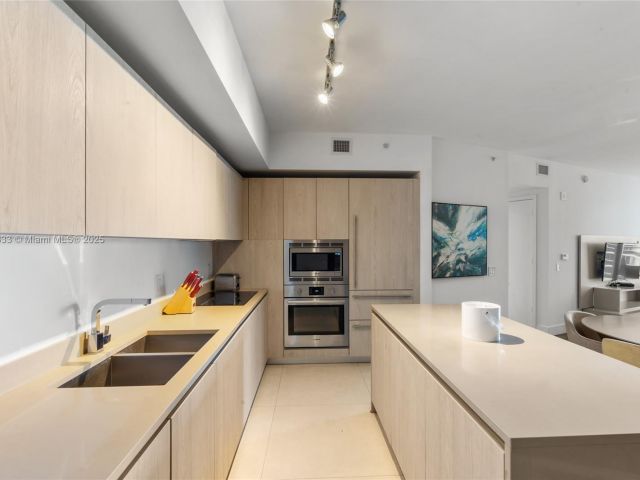 Apartment for rent  Unit #2307 - photo 5989714