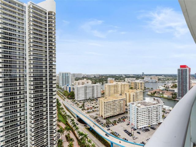 Apartment for rent  Unit #2307 - photo 5989716