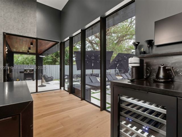 5-bedroom home for rent in Miami - 400 NW 49th St 0 - MondialRealty