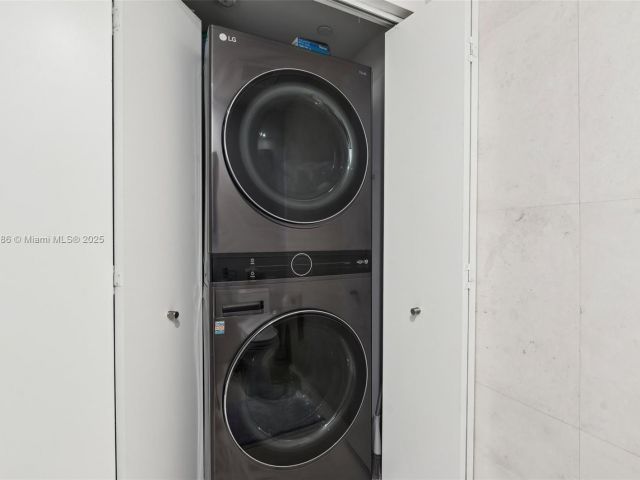 Apartment for sale  Unit #1009 - photo 6007164