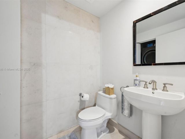 Apartment for sale  Unit #1009 - photo 6007167