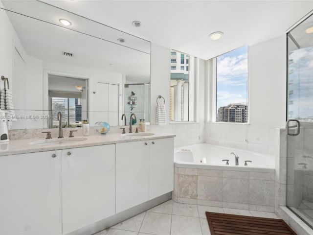 Apartment for sale  Unit #1009 - photo 6007170