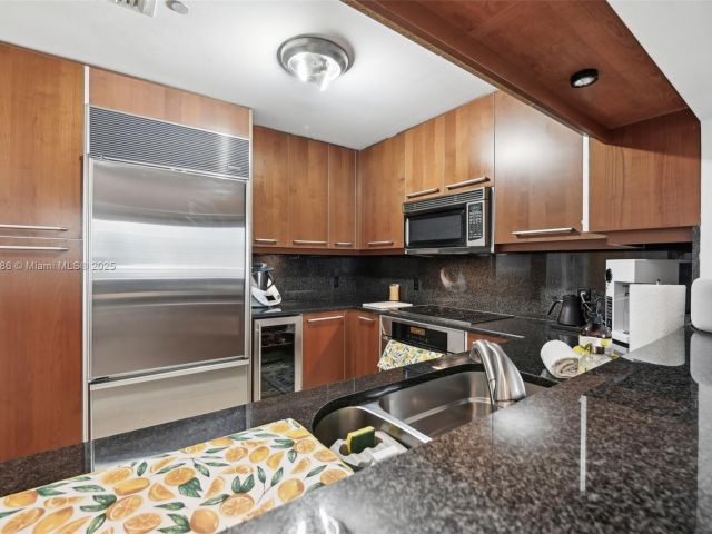 Apartment for sale  Unit #1009 - photo 6007175