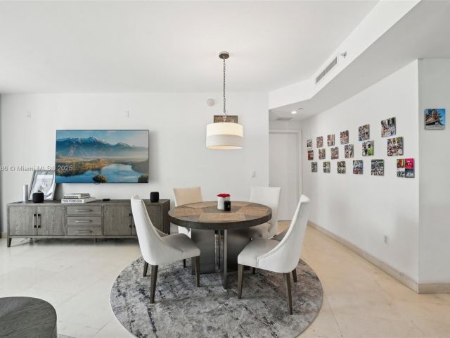 Apartment for sale  Unit #1009 - photo 6007179