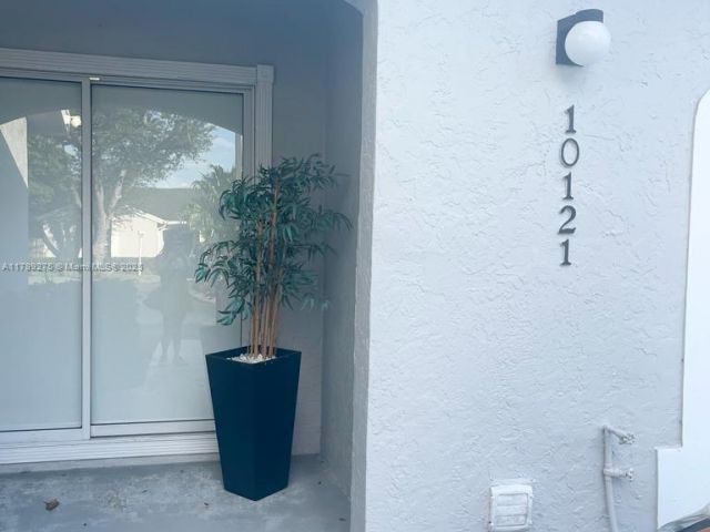 Home for sale at 10121 NW 51st Ln - photo 5986255