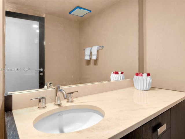 Apartment for sale  Unit #5206 - photo 6900577