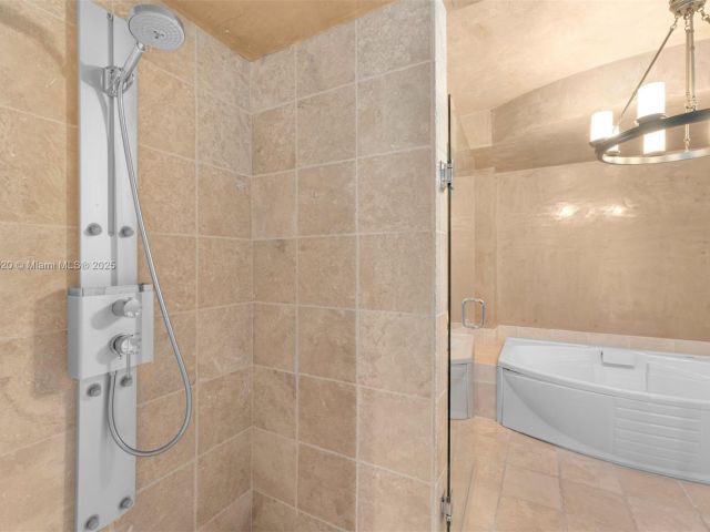 Apartment for sale  Unit #5206 - photo 6900578