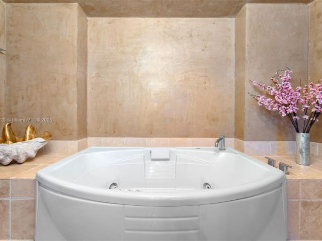 Apartment for sale  Unit #5206 - photo 6900579