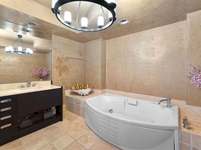 Apartment for sale  Unit #5206 - photo 6900580