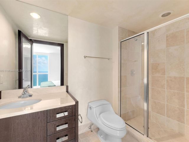 Apartment for sale  Unit #5206 - photo 6900585