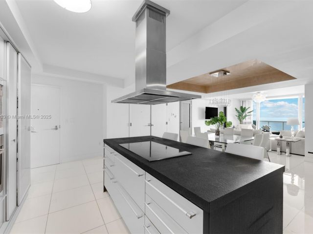 Apartment for sale  Unit #5206 - photo 6900587