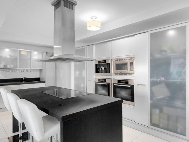 Apartment for sale  Unit #5206 - photo 6900589