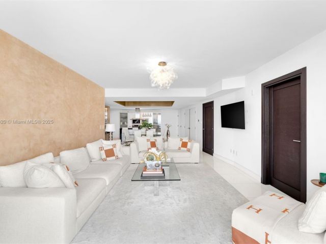 Apartment for sale  Unit #5206 - photo 6900593