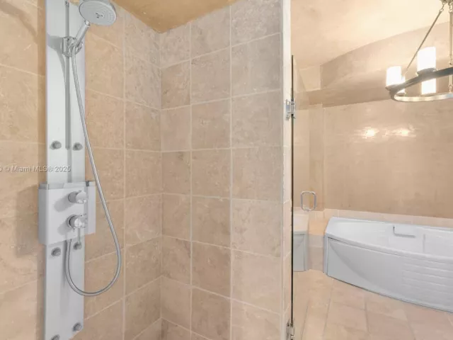 3-bedroom condo for sale in Sunny Isles Beach - 18201 Collins Ave 5206 - MondialRealty