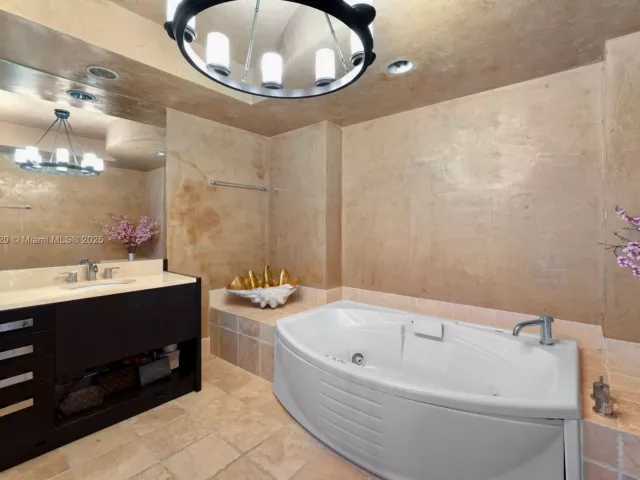 3-bedroom condo for sale in Sunny Isles Beach - 18201 Collins Ave 5206 - MondialRealty