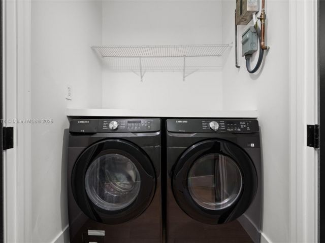 Home for rent at 410 NW 52nd St 410 - photo 6031453