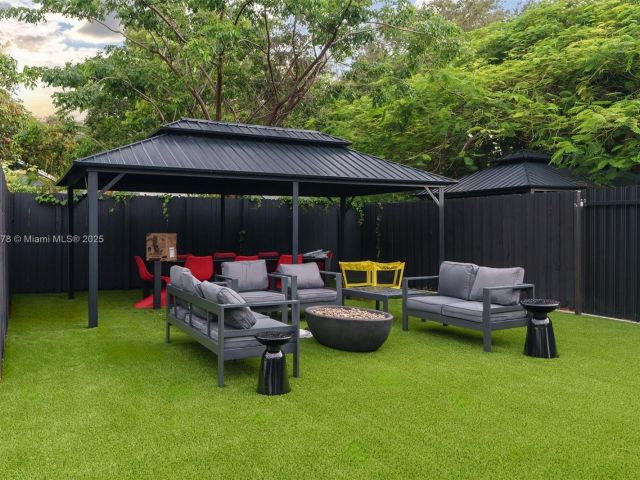 Home for rent at 410 NW 52nd St 410 - photo 6031466