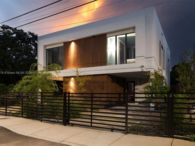 Home for rent at 410 NW 52nd St 410 - photo 6031468