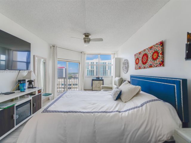 Apartment for rent  Unit #PHD - photo 5988573