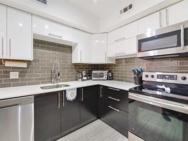 Apartment for rent  Unit #PHD - photo 5988576