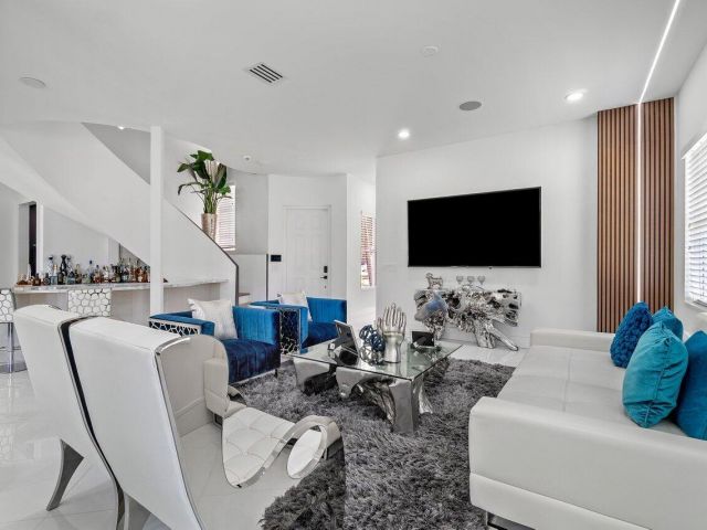 Home for sale at 682 Cresta Circle - photo 6003564