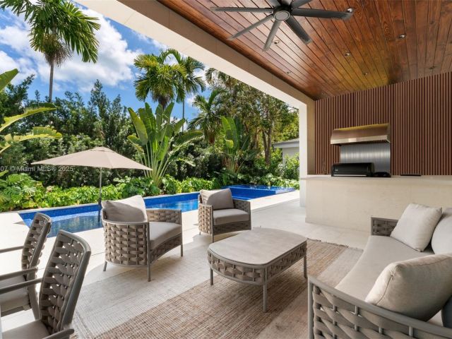 Home for sale at 2323 SW 2nd Ave - photo 6003876