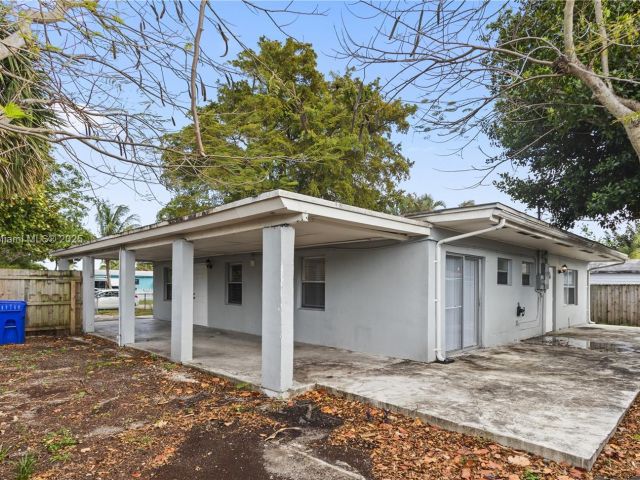 Home for sale at 3121 NE 13th Ave - photo 5988547