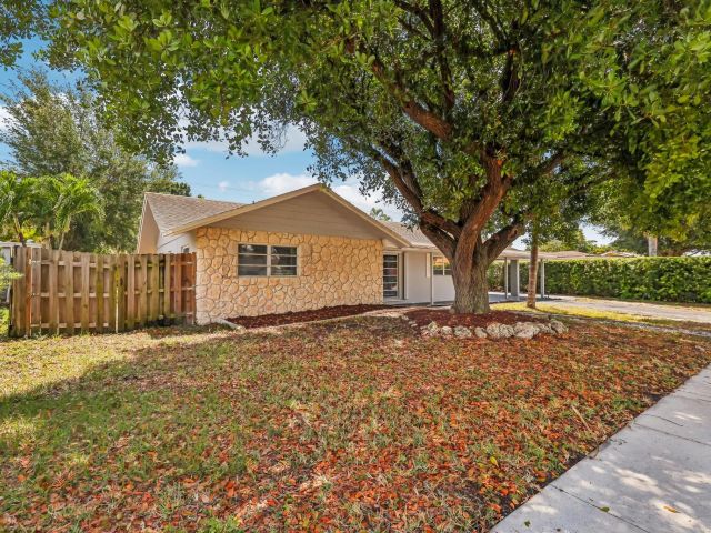 Home for sale at 334 NW 12th Ave - photo 5995310