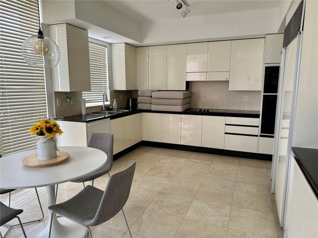 Apartment for rent  Unit #803 - photo 5993598