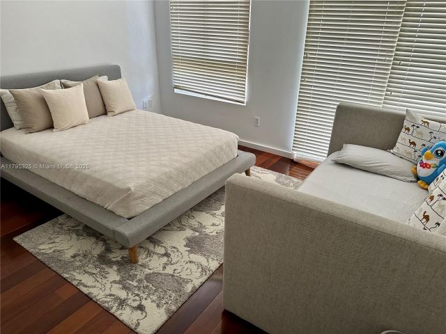 Apartment for rent  Unit #803 - photo 5993603