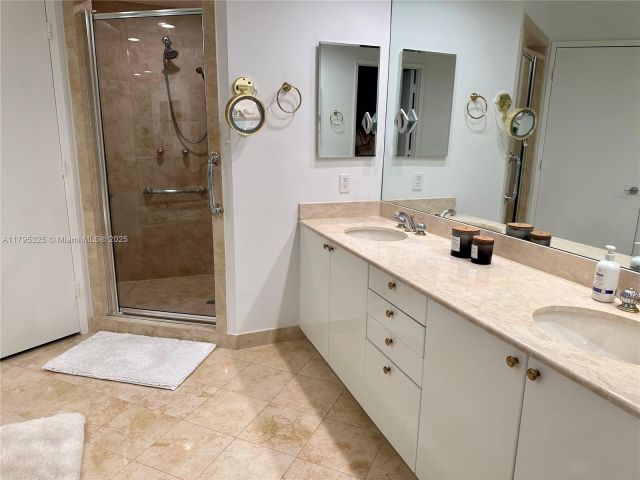 Apartment for rent  Unit #803 - photo 5993605