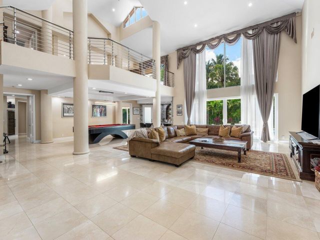 Home for sale at 17906 Aberdeen Way - photo 6015091