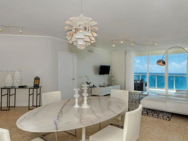 Apartment for rent  Unit #3902 - photo 5993386