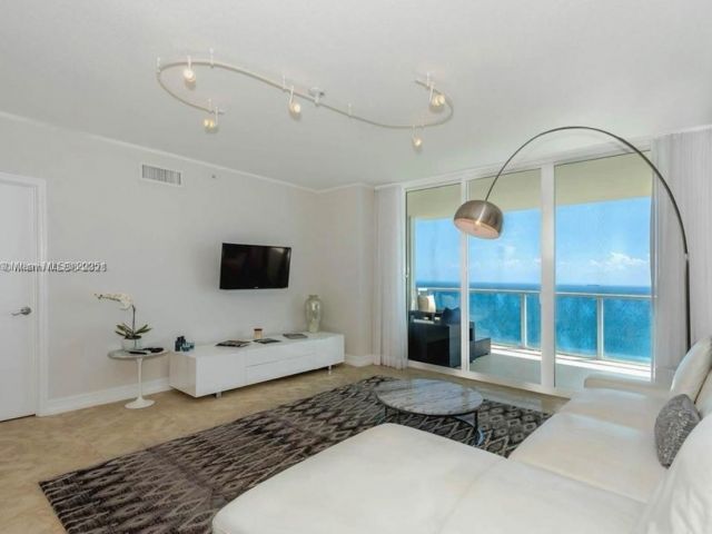 Apartment for rent  Unit #3902 - photo 5993388