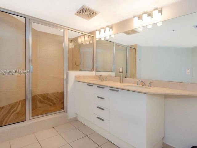 Apartment for rent  Unit #3902 - photo 5993395