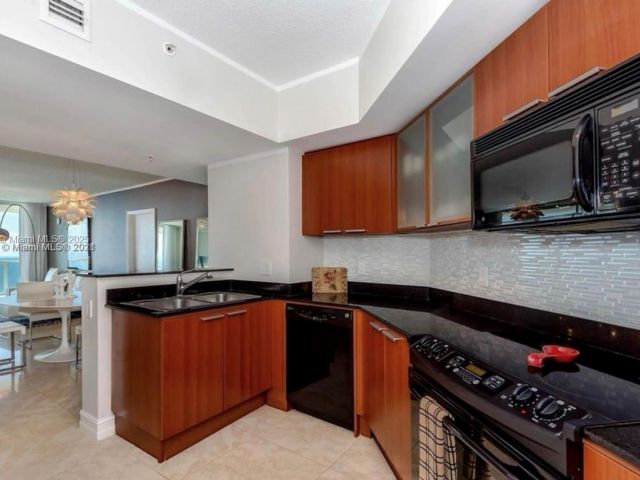 Apartment for rent  Unit #3902 - photo 5993399