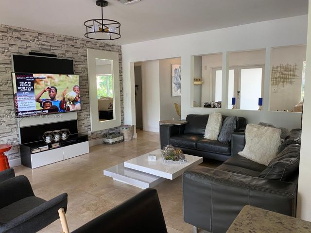 Home for sale at 1103 Washington St - photo 5990453