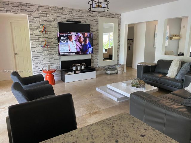 Home for sale at 1103 Washington St - photo 5990456