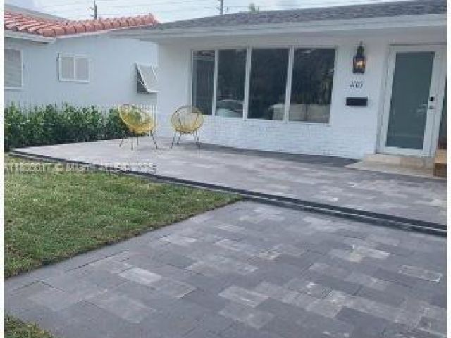 Home for sale at 1103 Washington St - photo 5990460