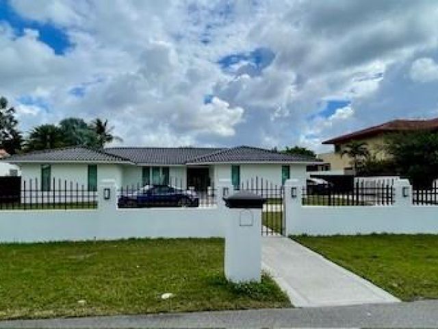 Home for sale at 2721 SW 130th Ave - photo 5993259