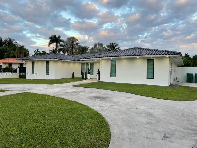 Home for sale at 2721 SW 130th Ave - photo 5993262