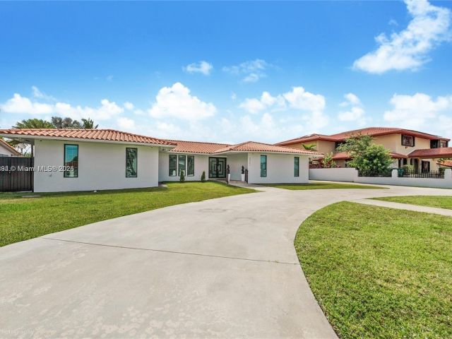 Home for sale at 2721 SW 130th Ave - photo 5993264